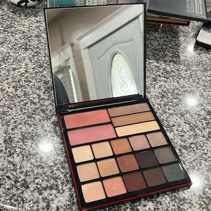 Smashbox Drawn in. Decked out. Shadow+Contour+Blush palette